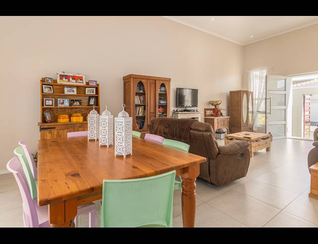 3 BEDROOM FREEHOLD FOR SALE IN PARKLANDS NORTH